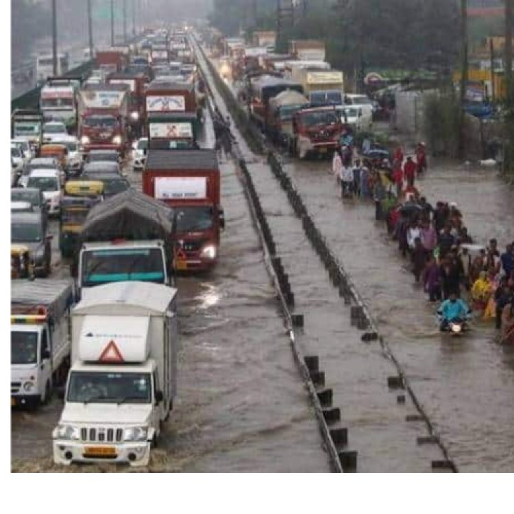 दिल्ली में लगातार हो रही बारिश में ट्रैफिक पुलिस ने जारी की एडवाइजरी