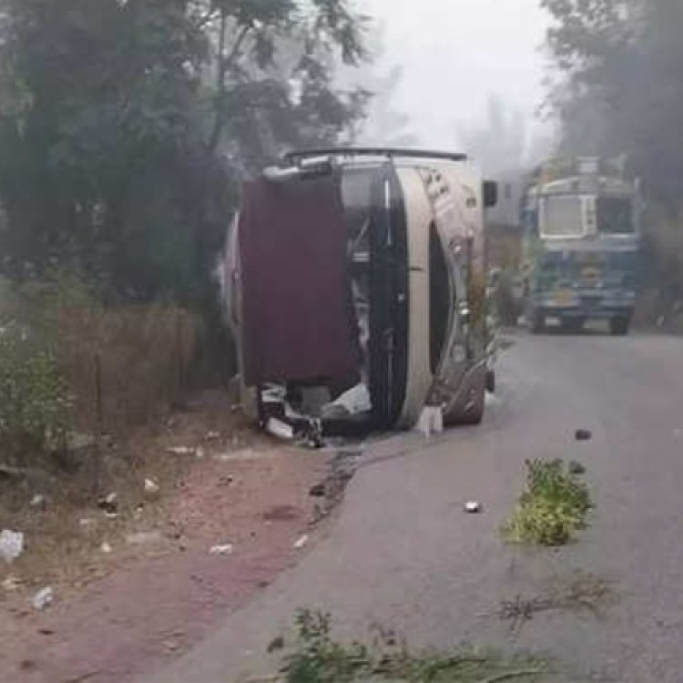 हिमाचल के बिलासपुर में बस के पलटने से 16 यात्री घायल