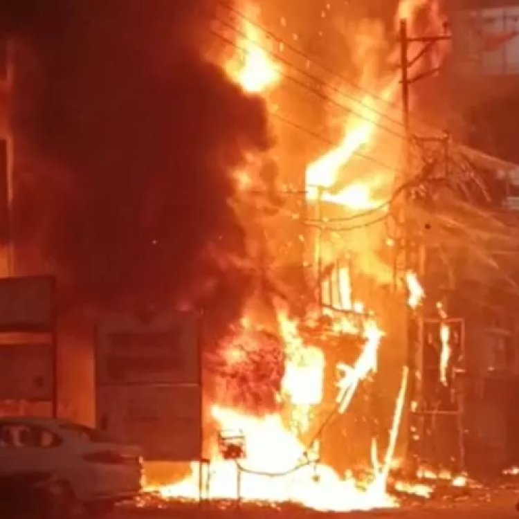 रायपुर के बाजार में आग लगी; तीन दुकानें और गोदाम जलकर खाक