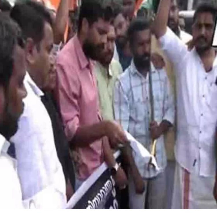 केरल में ईंधन उपकर को लेकर कांग्रेस का प्रदर्शन जारी